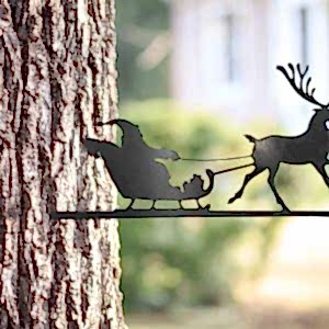 Santa’s Sleigh Fence Garden Decoration – Christmas